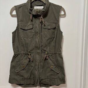 Ladies American Rag size Small Military Sleeveless Army Green zip up 100% Cotton